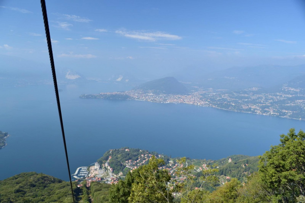 Widok z kolejki linowej na jezioro Maggiore i okolice. #KolejkaLinowa #Kolejka #Wyciąg #SassoDelFerro #Włochy #góry