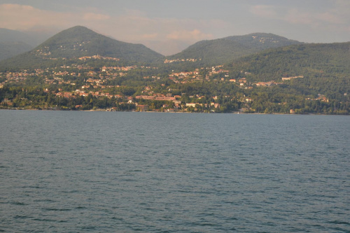 #Włochy #LavenoMombello #Laveno #miasto #jezioro #Maggiore