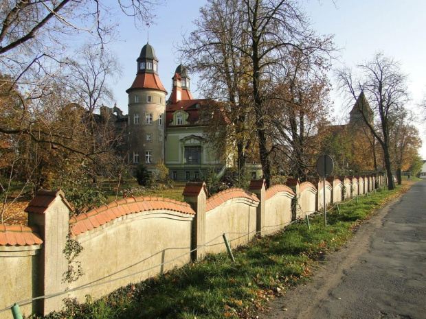 Barokowy pałac w Jędrzychowicach, zwany "Czerwony Róg" został zbudowany w 1776 roku.