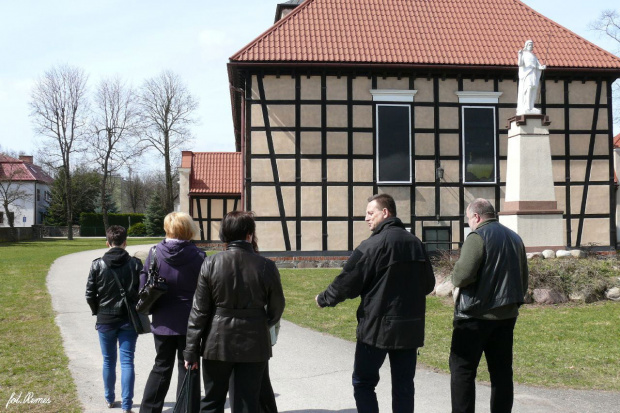 Burmistrz i zastepca burmistrza Pisza oraz delegacja zaprzyjaźnionych samorządów z Białorusi i Ukrainy na zwiedzaniu scieżki historycznej i obiektów zabytkowych w Piszu #Pisz #Regelbau502 #Rygielpisz