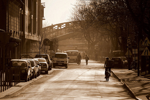 Ulica Piwna z widokiem na Most Piłsudskiego, łączący Kraków i Podgórze