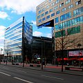Daimler City, to kompleks 19 nowoczesnych budynków wykonanych według projektów znanych w świecie architektów - Renzo Piano, Helmut Jahn czy Hans Kollhoff. #Berlin #architektura #podróże