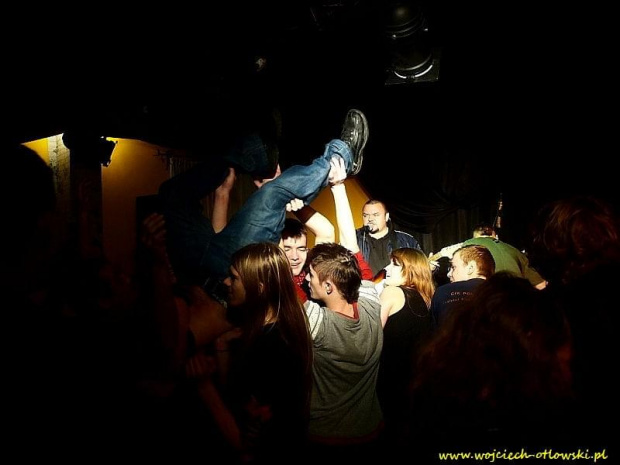 Kuba Rozpruwacz - Suwalskie Ucho Muzyczne nr XXV; restauracja Na Starówce; 26 listopada 2011 #KubaRozpruwacz #SuwalskieUchoMuzyczne #RestauracjaNaStarówce #Suwałki #muzyka #PunkRock #koncert