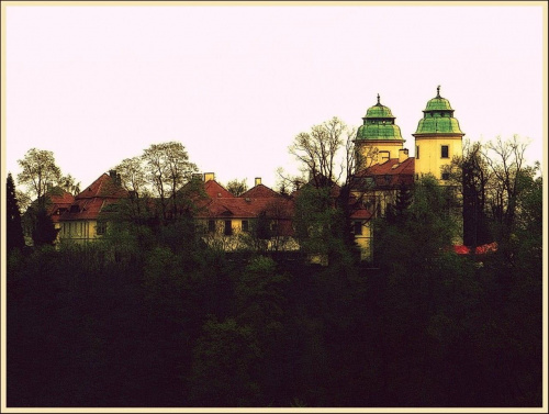 Zamek Książ - budynek bramny i oficyny gospodarcze #Książ #Wałbrzych #zabytki #zamek #ZamekKsiąż #DolnyŚląsk
