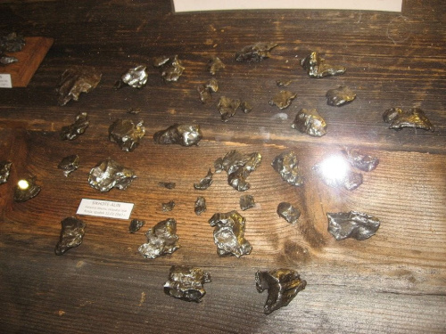 Zagroda Guciów, ekspozycja meteorytów w spichlerzu, 5 05 2013 #Guciów