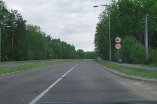 Ograniczenie prędkości do 40km/h na dwupasmówce formalnie w obszarze zabudowanym #OgraniczeniePrędkości #Ostrołęka