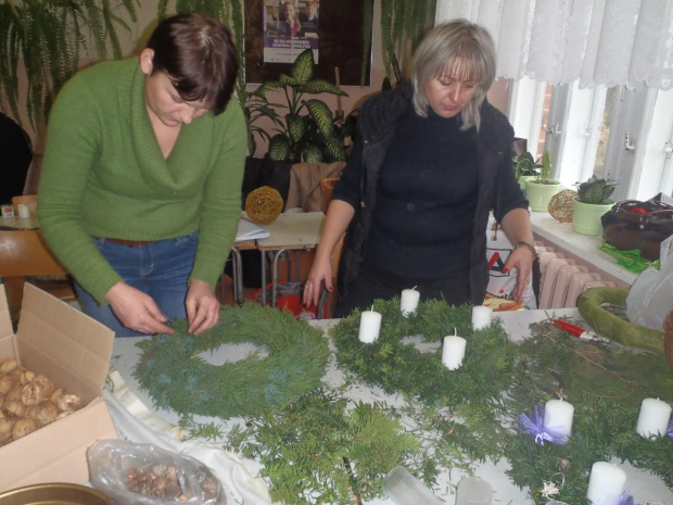 Kolejne zajęcia słuchacze Studium Florystycznego poświęcili na przygotowanie dekoracji Adwentowych. Zdjęcia udostępniła Renata Galas #Sobieszyn #Brzozowa #ZespółSzkółWSobieszynie