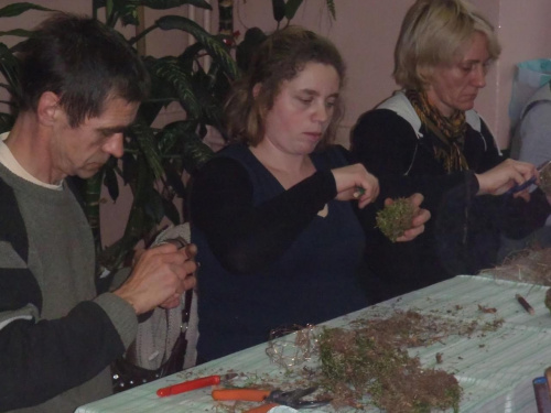 Kolejne zajęcia słuchacze Studium Florystycznego poświęcili na przygotowanie dekoracji Bożonarodzeniowych. Zdjęcia udostępniła Renata Galas #Sobieszyn #Brzozowa #ZespółSzkółWSobieszynie