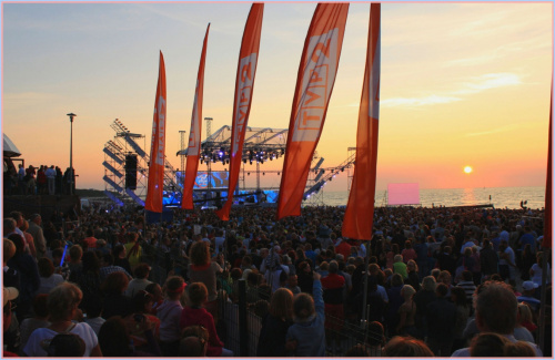 Koncert na plaży z Radiem Zet na powitanie wakacji w Kołobrzegu #Kołobrzeg #lato #wakacje #koncert