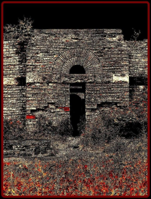 Totenburg - Mauzoleum w Wałbrzychu. Więcej informacji: http://www.fotosik.pl/pokaz_obrazek/cb8fe19d5d268e4d.html Polecam: http://www.youtube.com/watch?v=YMUdk43jNFI #DolnyŚląsk #mauzoleum #ruiny #Totenburg #Wałbrzych #zabytki #Waldenburg