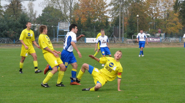 Unia Nowa Sarzyna - Pogoń Leżajsk, 09.10.2011 r. - II liga podkarpacka juniorów st. i mł. #juniorzy #lezajsk #lezajsktm #leżajsk #NowaSarzyna #PiłkaNożna #pogon #pogoń #PogońLeżajsk #sport #unia #UniaNowaSarzyna