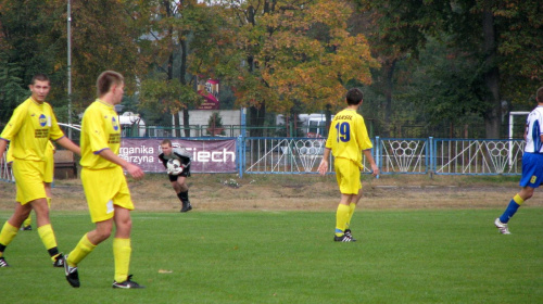 Unia Nowa Sarzyna - Pogoń Leżajsk, 09.10.2011 r. - II liga podkarpacka juniorów st. i mł. #juniorzy #lezajsk #lezajsktm #leżajsk #NowaSarzyna #PiłkaNożna #pogon #pogoń #PogońLeżajsk #sport #unia #UniaNowaSarzyna