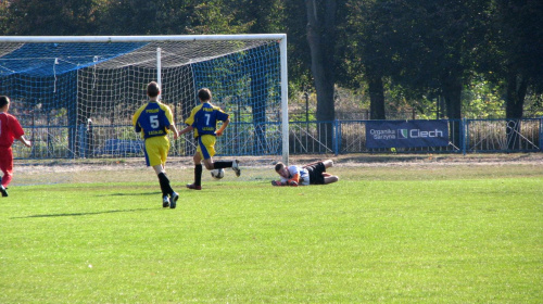 Unia Nowa Sarzyna - Pogoń Leżajsk, 09.10.2011 r. - II liga podkarpacka juniorów st. i mł. #juniorzy #lezajsk #lezajsktm #leżajsk #NowaSarzyna #PiłkaNożna #pogon #pogoń #PogońLeżajsk #sport #unia #UniaNowaSarzyna