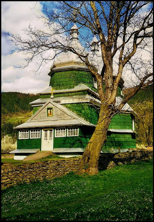 zielona cerkiew gdzieś na Ukrainie....... #architektura