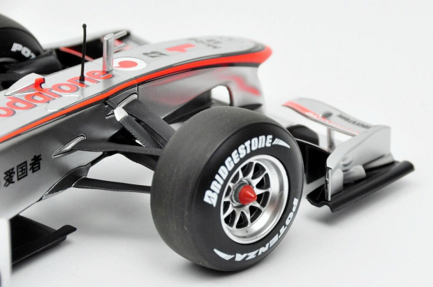 McLaren Mercedes MP 4/25 2010 #1 Jason Button - 1:18 Minichamps