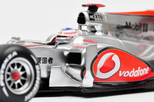 McLaren Mercedes MP 4/25 2010 #1 Jason Button - 1:18 Minichamps