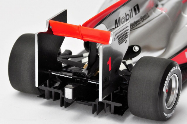 McLaren Mercedes MP 4/25 2010 #1 Jason Button - 1:18 Minichamps