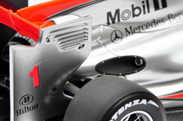 McLaren Mercedes MP 4/25 2010 #1 Jason Button - 1:18 Minichamps