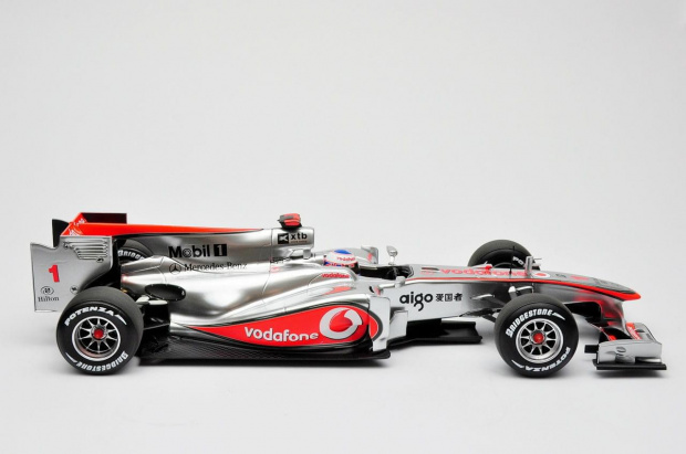 McLaren Mercedes MP 4/25 2010 #1 Jason Button - 1:18 Minichamps