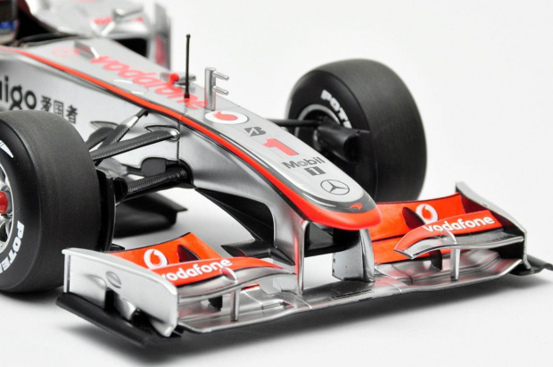 McLaren Mercedes MP 4/25 2010 #1 Jason Button - 1:18 Minichamps