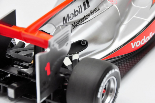 McLaren Mercedes MP 4/25 2010 #1 Jason Button - 1:18 Minichamps