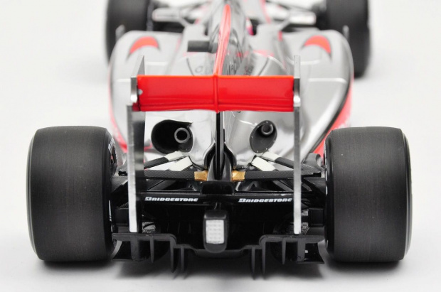 McLaren Mercedes MP 4/25 2010 #1 Jason Button - 1:18 Minichamps