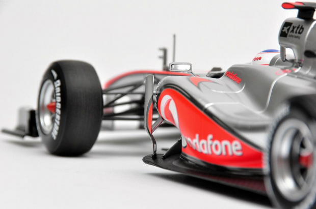 McLaren Mercedes MP 4/25 2010 #1 Jason Button - 1:18 Minichamps