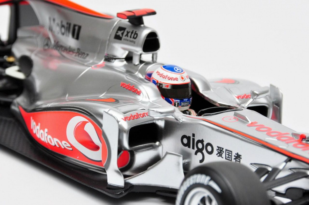 McLaren Mercedes MP 4/25 2010 #1 Jason Button - 1:18 Minichamps