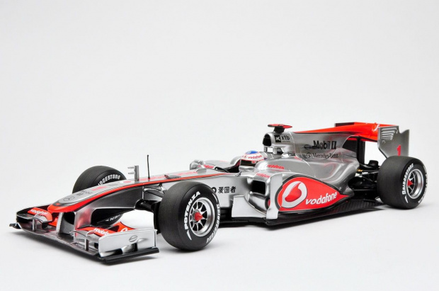 McLaren Mercedes MP 4/25 2010 #1 Jason Button - 1:18 Minichamps