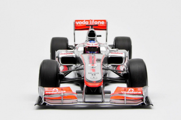 McLaren Mercedes MP 4/25 2010 #1 Jason Button - 1:18 Minichamps