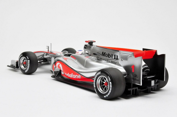 McLaren Mercedes MP 4/25 2010 #1 Jason Button - 1:18 Minichamps