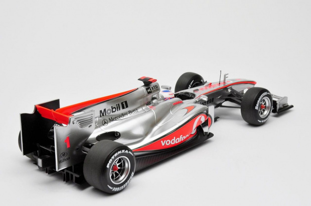 McLaren Mercedes MP 4/25 2010 #1 Jason Button - 1:18 Minichamps