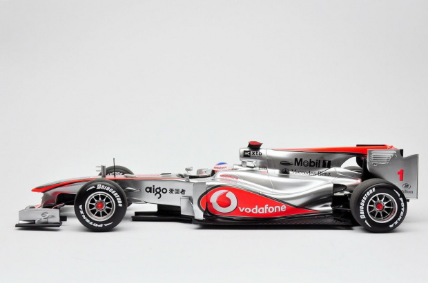 McLaren Mercedes MP 4/25 2010 #1 Jason Button - 1:18 Minichamps