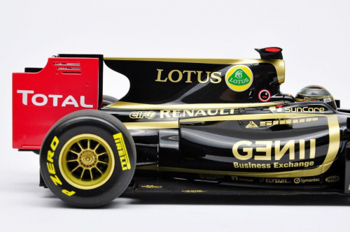 Lotus Renault GP R31 Showcar #9 Nick Heidfeld 2011 - 1:18 Minichamps