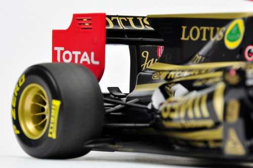 Lotus Renault GP R31 Showcar #9 Nick Heidfeld 2011 - 1:18 Minichamps