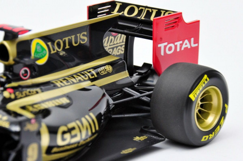 Lotus Renault GP R31 Showcar #9 Nick Heidfeld 2011 - 1:18 Minichamps