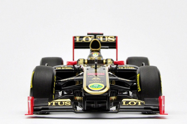 Lotus Renault GP R31 Showcar #9 Nick Heidfeld 2011 - 1:18 Minichamps