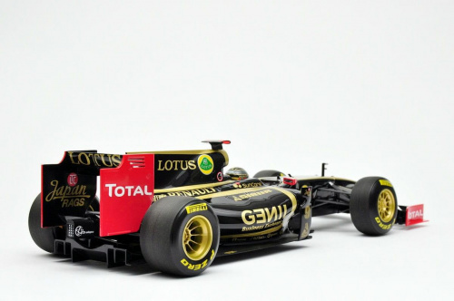 Lotus Renault GP R31 Showcar #9 Nick Heidfeld 2011 - 1:18 Minichamps