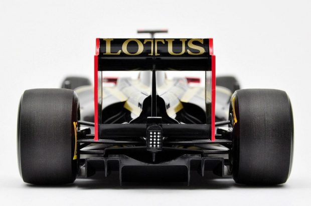 Lotus Renault GP R31 Showcar #9 Nick Heidfeld 2011 - 1:18 Minichamps