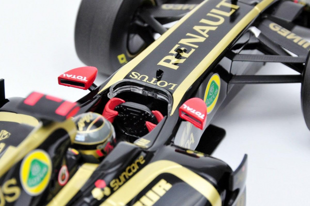 Lotus Renault GP R31 Showcar #9 Nick Heidfeld 2011 - 1:18 Minichamps