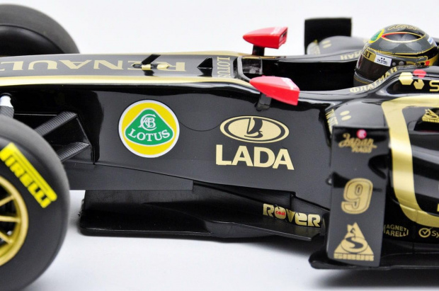 Lotus Renault GP R31 Showcar #9 Nick Heidfeld 2011 - 1:18 Minichamps