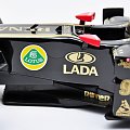 Lotus Renault GP R31 Showcar #9 Nick Heidfeld 2011 - 1:18 Minichamps