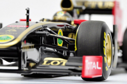 Lotus Renault GP R31 Showcar #9 Nick Heidfeld 2011 - 1:18 Minichamps