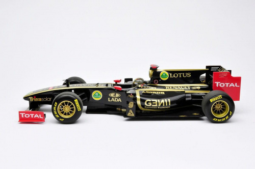 Lotus Renault GP R31 Showcar #9 Nick Heidfeld 2011 - 1:18 Minichamps