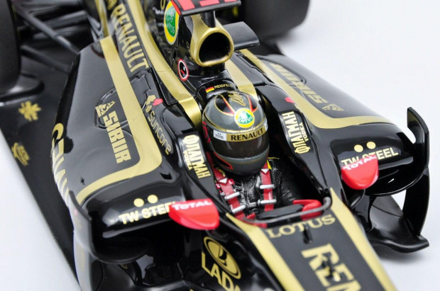 Lotus Renault GP R31 Showcar #9 Nick Heidfeld 2011 - 1:18 Minichamps