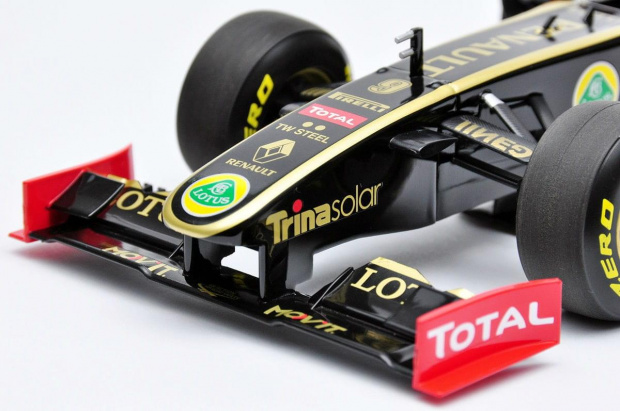 Lotus Renault GP R31 Showcar #9 Nick Heidfeld 2011 - 1:18 Minichamps