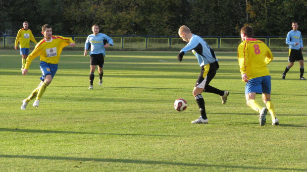 Pogoń Leżajsk - Rzemieślnik Pilzno (2:0), 15.10.2011 r. - IV liga podkarpacka #IVLiga #lezajsk #lezajsktm #leżajsk #PilznoRzemieślnikPilzno #PiłkaNożna #pogon #pogoń #PogońLeżajsk #rzemieślnik #seniorzy #sport