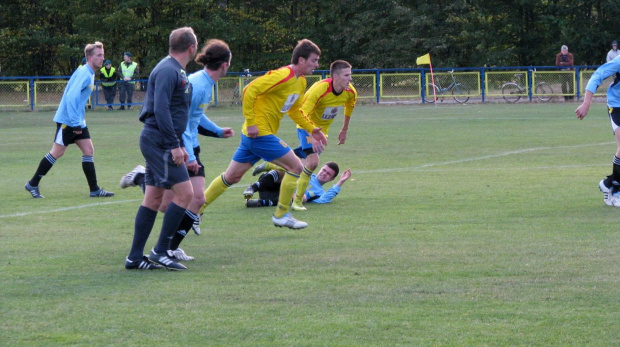 Pogoń Leżajsk - Rzemieślnik Pilzno (2:0), 15.10.2011 r. - IV liga podkarpacka #IVLiga #lezajsk #lezajsktm #leżajsk #PilznoRzemieślnikPilzno #PiłkaNożna #pogon #pogoń #PogońLeżajsk #rzemieślnik #seniorzy #sport