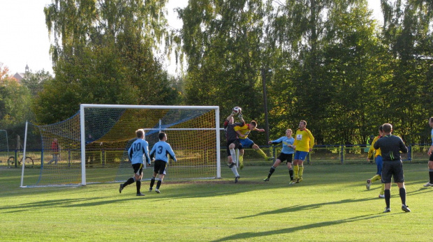 Pogoń Leżajsk - Rzemieślnik Pilzno (2:0), 15.10.2011 r. - IV liga podkarpacka #IVLiga #lezajsk #lezajsktm #leżajsk #PilznoRzemieślnikPilzno #PiłkaNożna #pogon #pogoń #PogońLeżajsk #rzemieślnik #seniorzy #sport