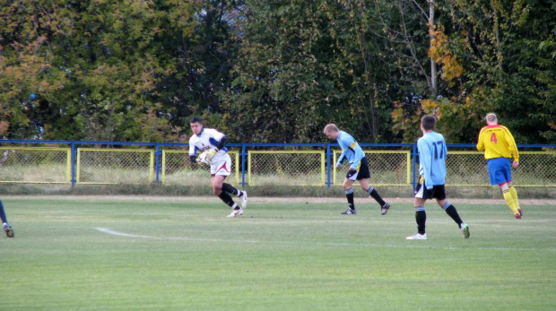 Pogoń Leżajsk - Rzemieślnik Pilzno (2:0), 15.10.2011 r. - IV liga podkarpacka #IVLiga #lezajsk #lezajsktm #leżajsk #PilznoRzemieślnikPilzno #PiłkaNożna #pogon #pogoń #PogońLeżajsk #rzemieślnik #seniorzy #sport